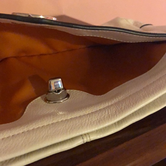 Coach white clutch w/ wrist strap & zipper closure - Picture 6 of 10